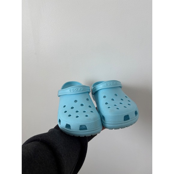Blue Crocs – Women's 10 / Men's 8 – Great Condition - Picture 2 of 5